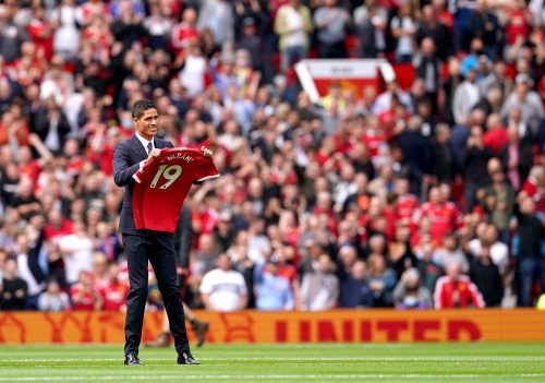 Raphaël Varane présenté à Manchester United